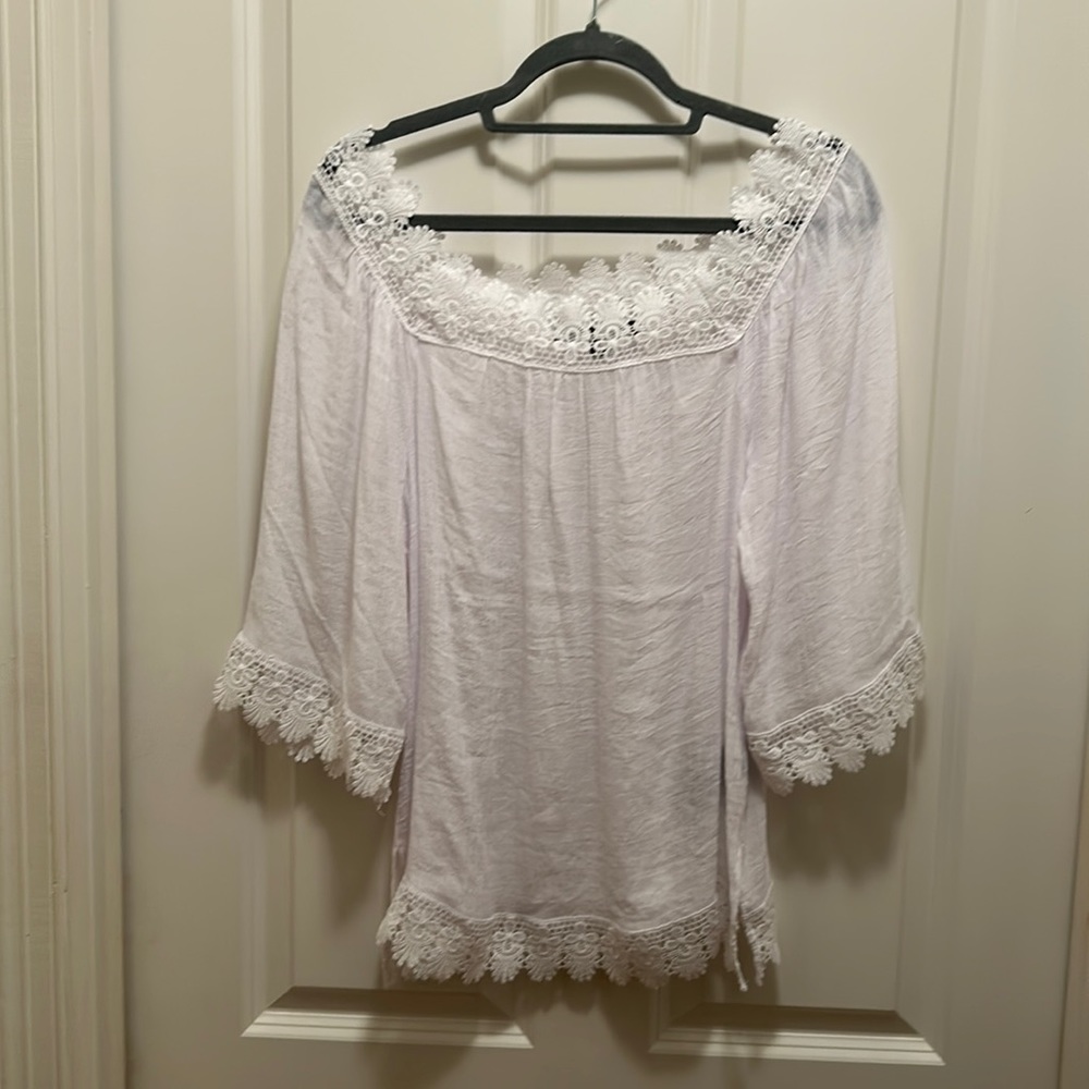 White gauzy 3/4 sleeve blouse